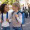 Doctors give advice to parents on selecting a good backpack for their children
