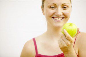 Smiling with apple2 300x199 Healthy pre pregnancy diet makes healthy babies!