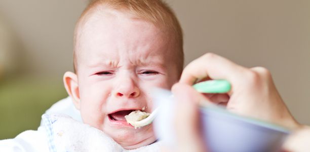 Baby feeding- introducing solids before 6 months – the disadvantages