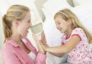 mom_daughter_girl_laughing_clapping_300x200